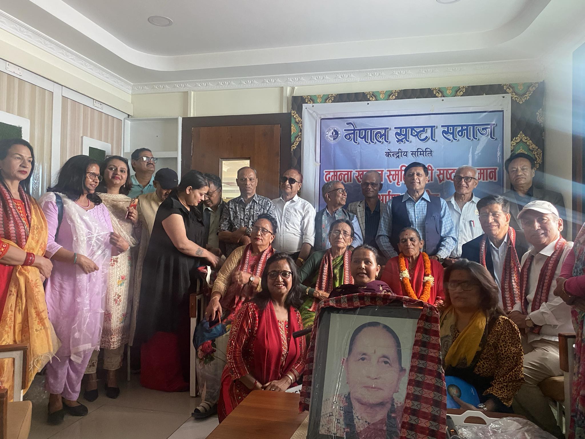 दमन्ता खनाल स्मृति सम्मानद्धारा तिवारी आमा सम्मानित