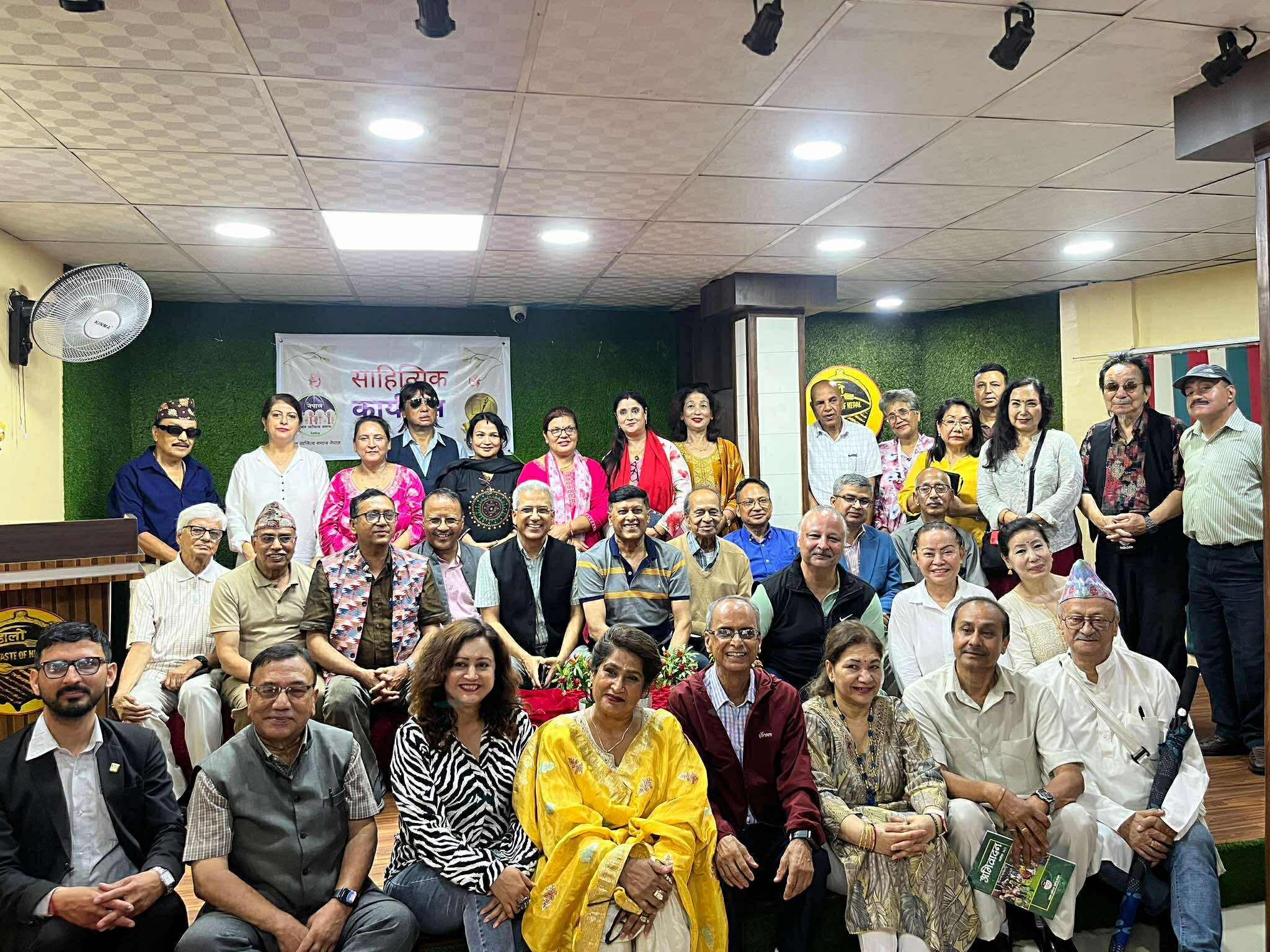 दुई दर्जन कविहरुले देशको चिन्ता गर्दै कविता वाचन गरे      