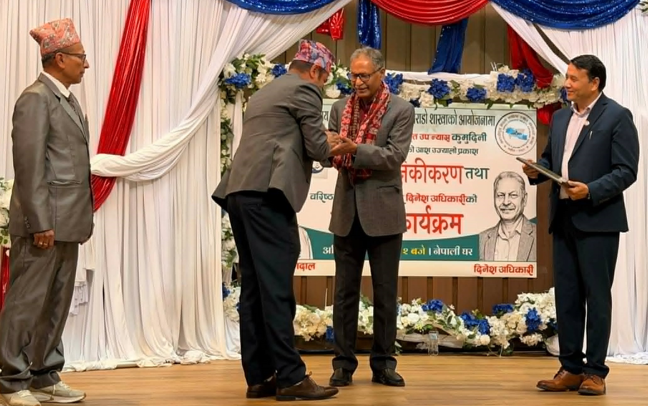 गीतकार दिनेश अधिकारी सम्मानित, गदालका दुई पुस्तक सार्वजनिक 